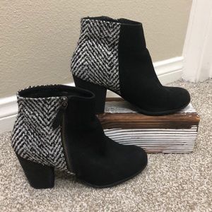 Black Ankle Bootie w/Print
